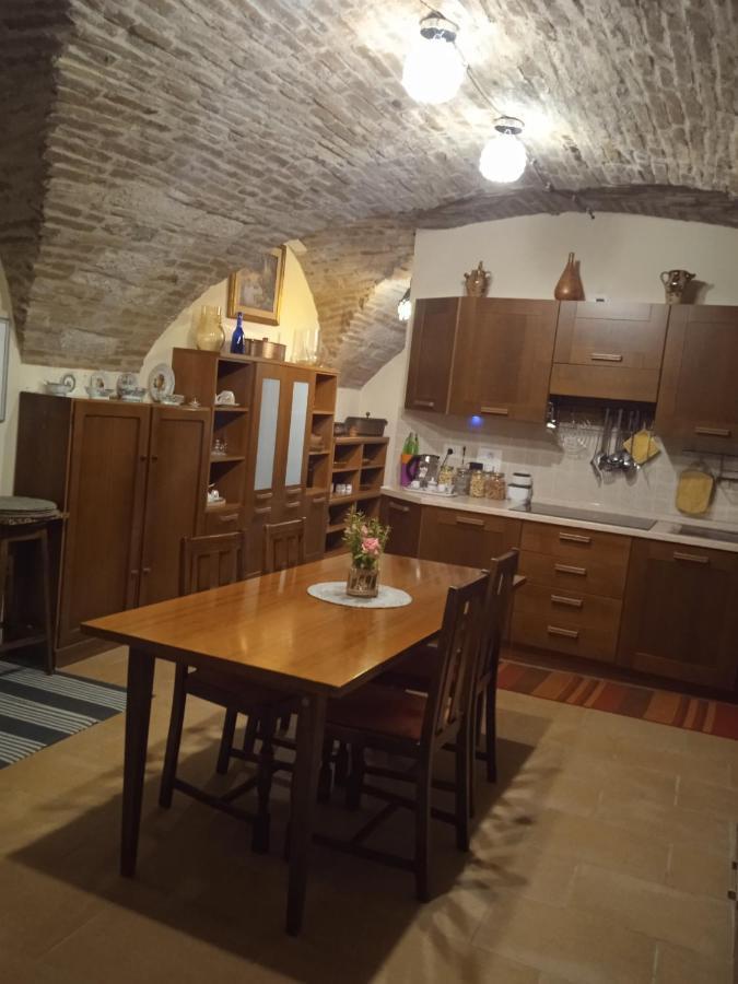 Casa Vacanza Todi Antica Buitenkant foto